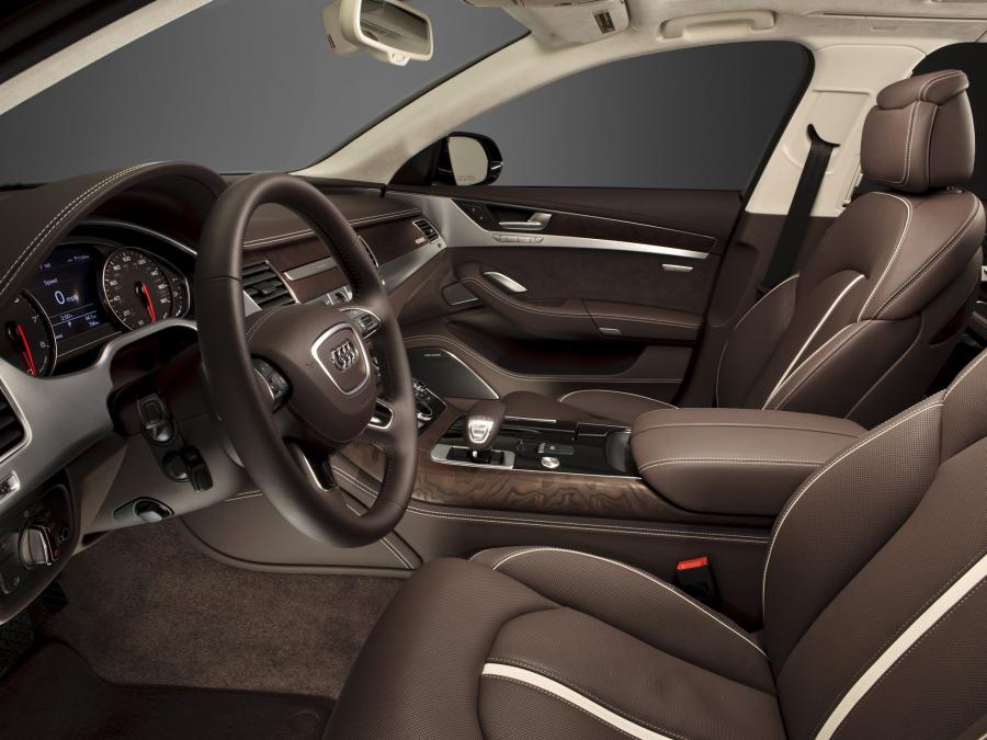 Интерьер Audi A8 L 4.2 FSI Quattro (D4) 2010 года  (NA) (фото 5 из 17)